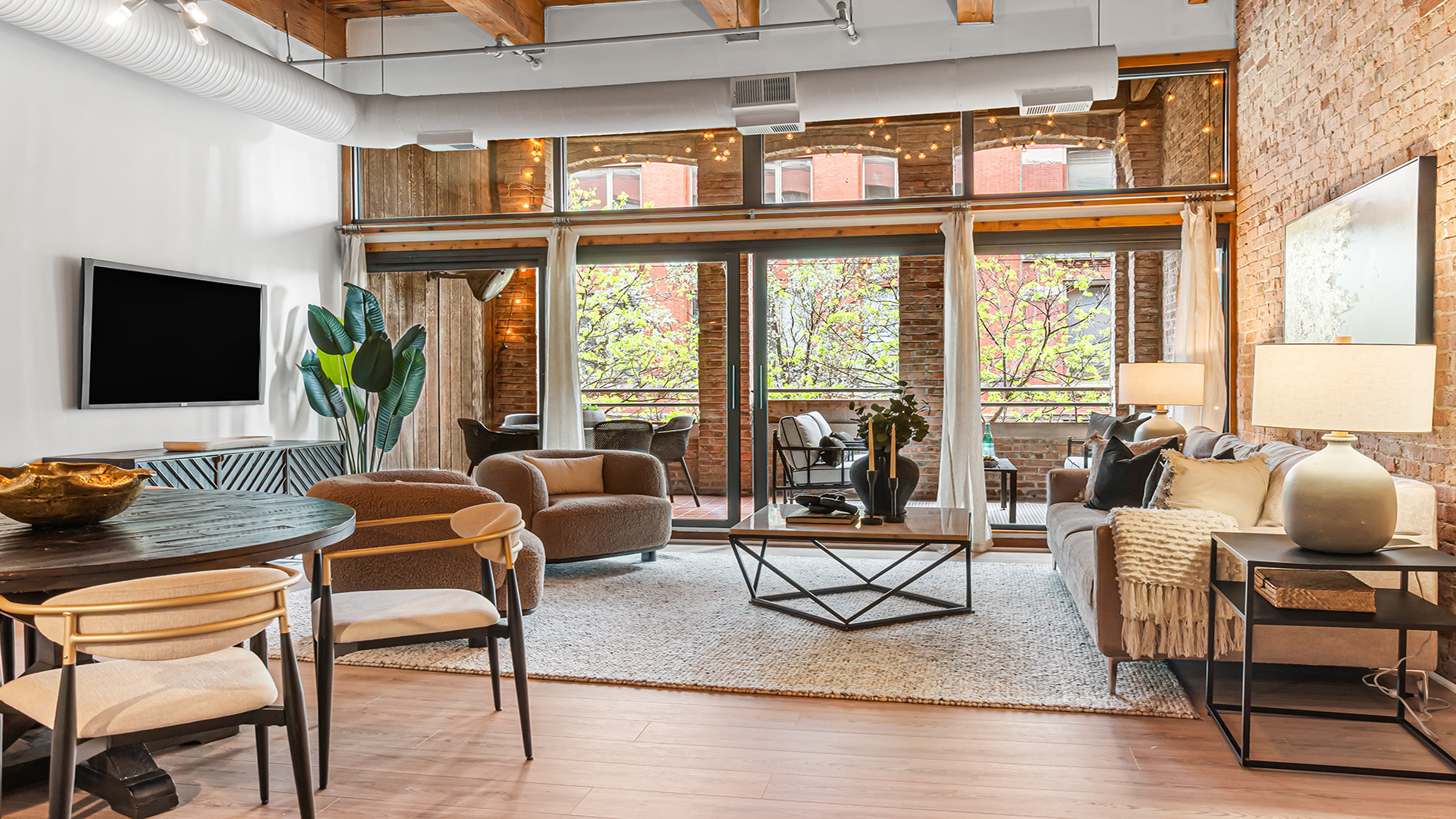 400 S Green Street 218