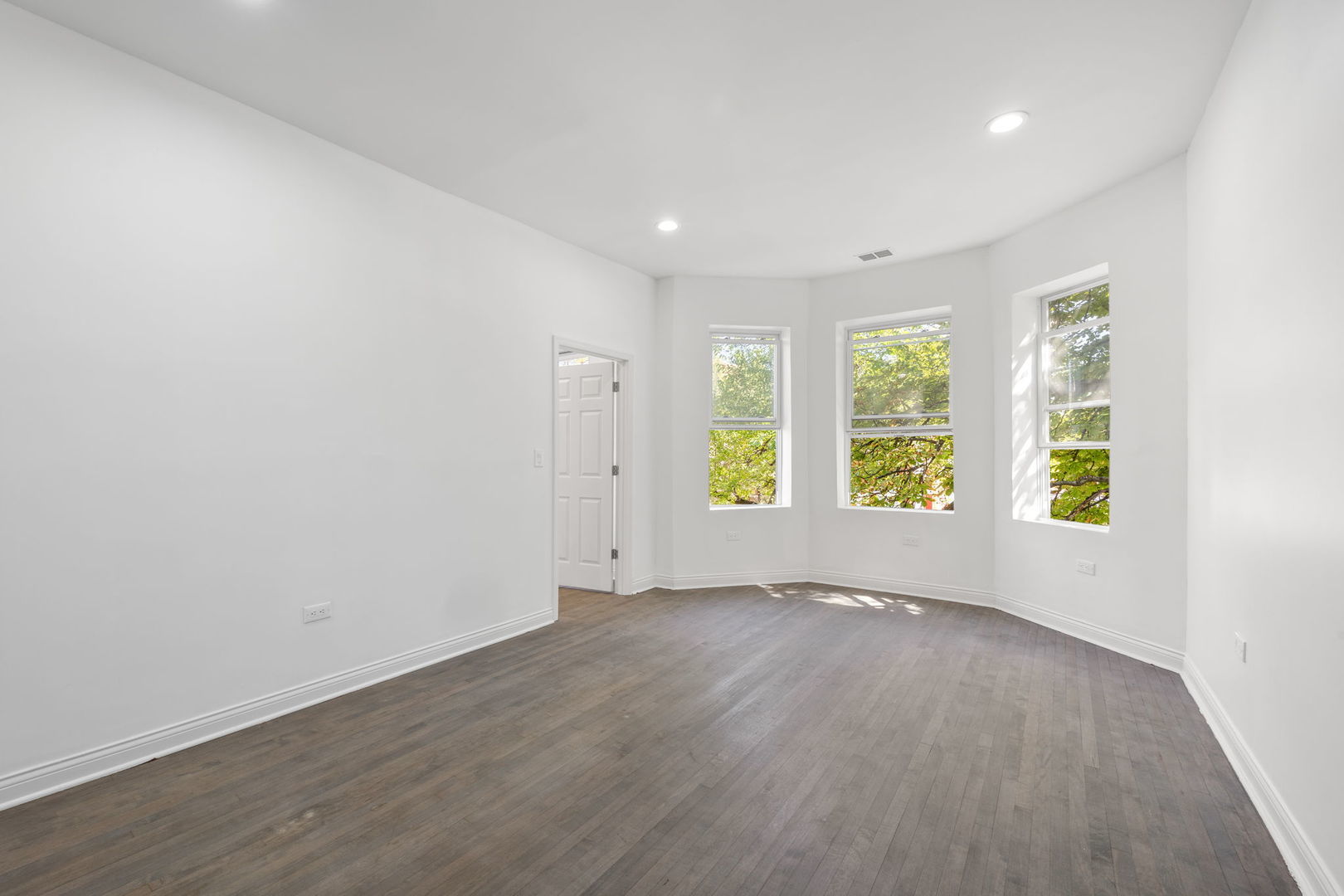 2408 S TRUMBULL Avenue