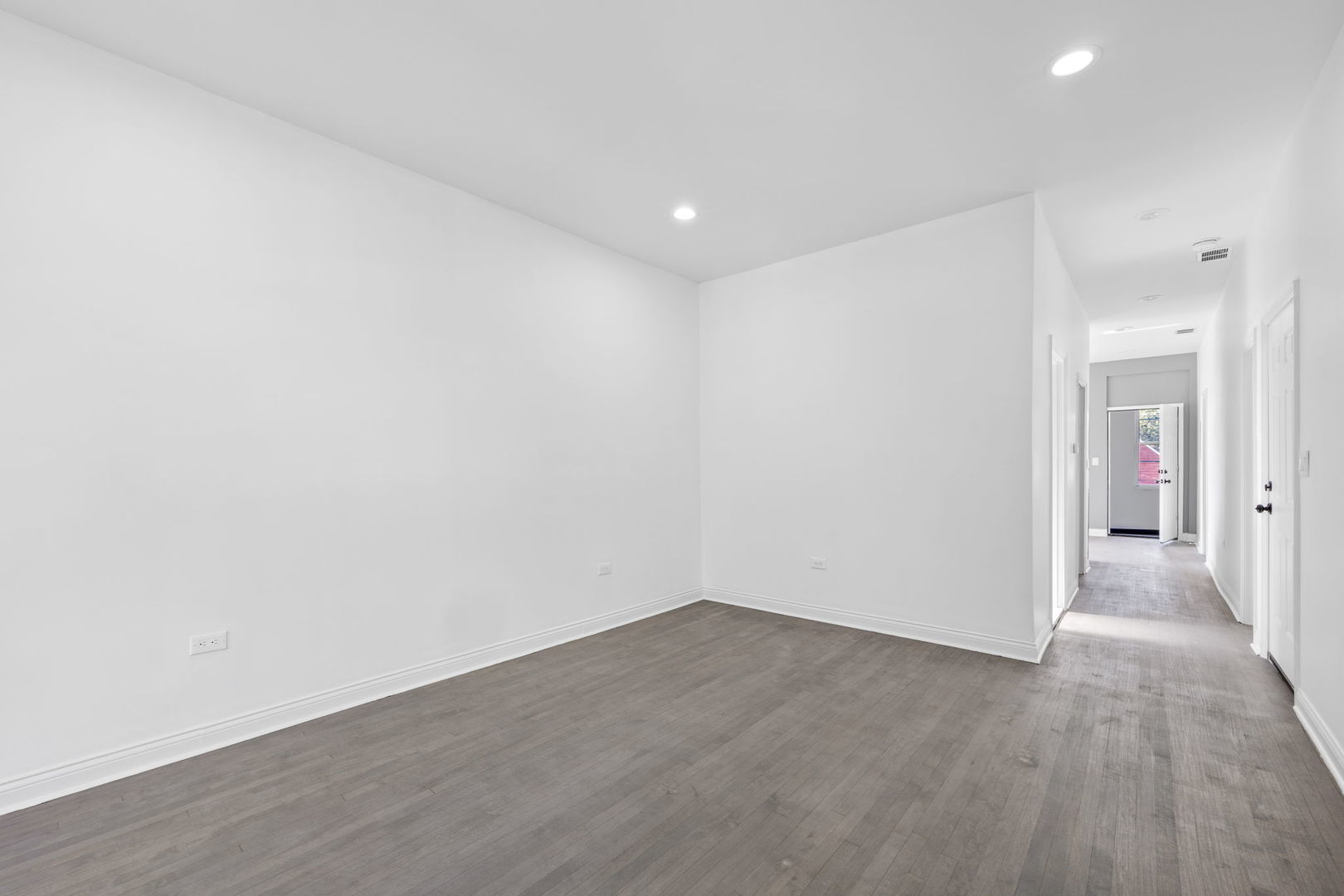 2408 S TRUMBULL Avenue