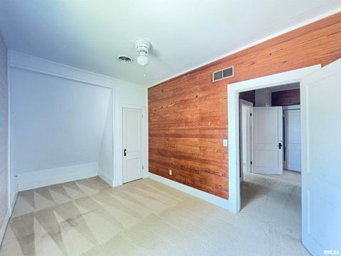 Tiny photo for 400 S OAKLAND Avenue, Carbondale, IL 62901 (MLS # EB459220)