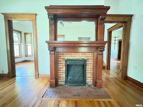 Tiny photo for 400 S OAKLAND Avenue, Carbondale, IL 62901 (MLS # EB459220)