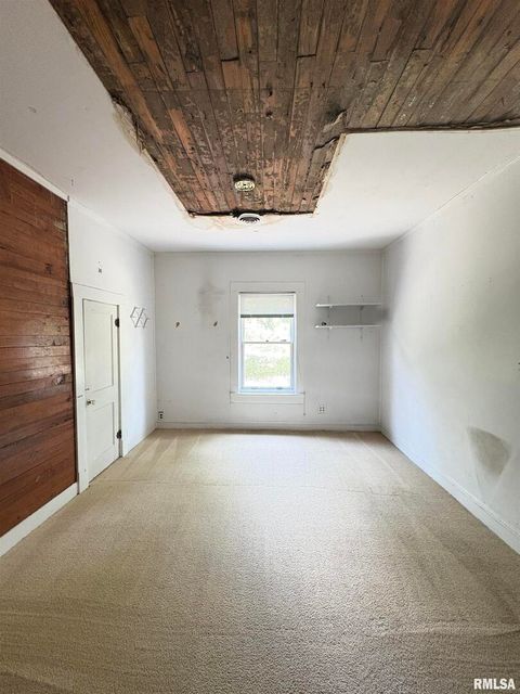 Tiny photo for 400 S OAKLAND Avenue, Carbondale, IL 62901 (MLS # EB459220)