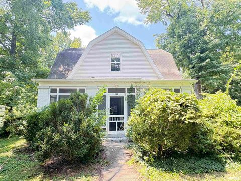 Photo of 400 S OAKLAND Avenue, Carbondale, IL 62901 (MLS # EB459220)