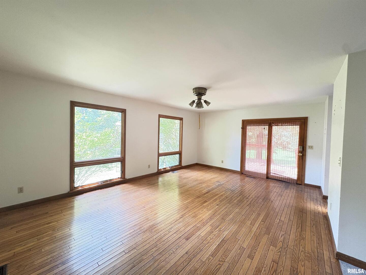 400 S OAKLAND Avenue