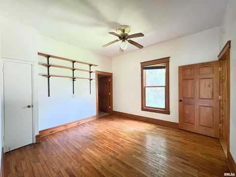 Tiny photo for 400 S OAKLAND Avenue, Carbondale, IL 62901 (MLS # EB459220)