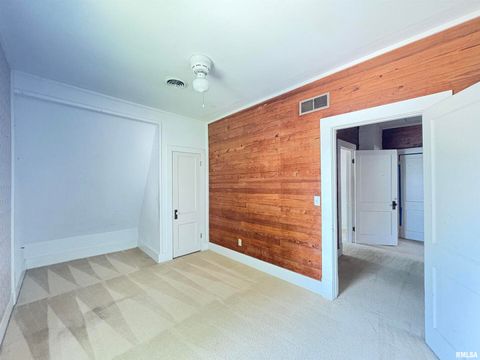 Tiny photo for 400 S OAKLAND Avenue, Carbondale, IL 62901 (MLS # EB459220)