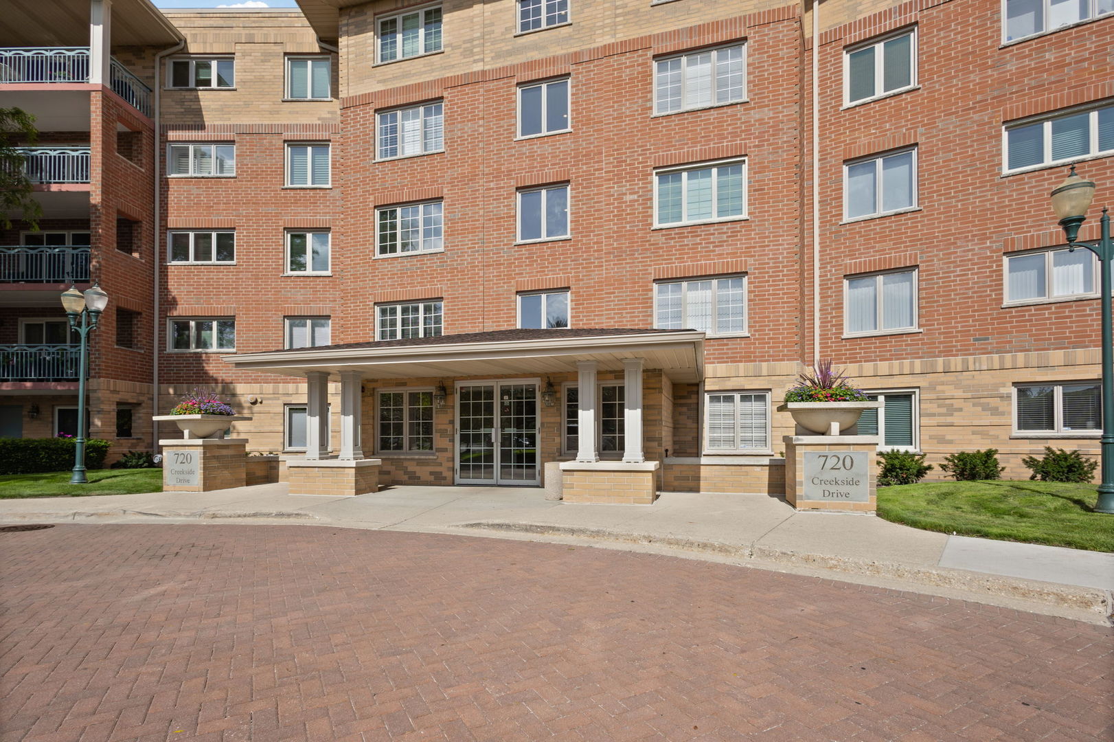 720 Creekside Drive 407B