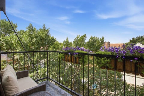 Tiny photo for 2448 N Southport Avenue #3, Chicago, IL 60614 (MLS # 12751043)