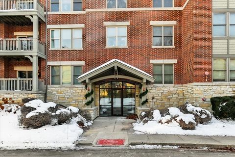 Tiny photo for 275 E Railroad Avenue #101, Bartlett, IL 60103 (MLS # 12454593)