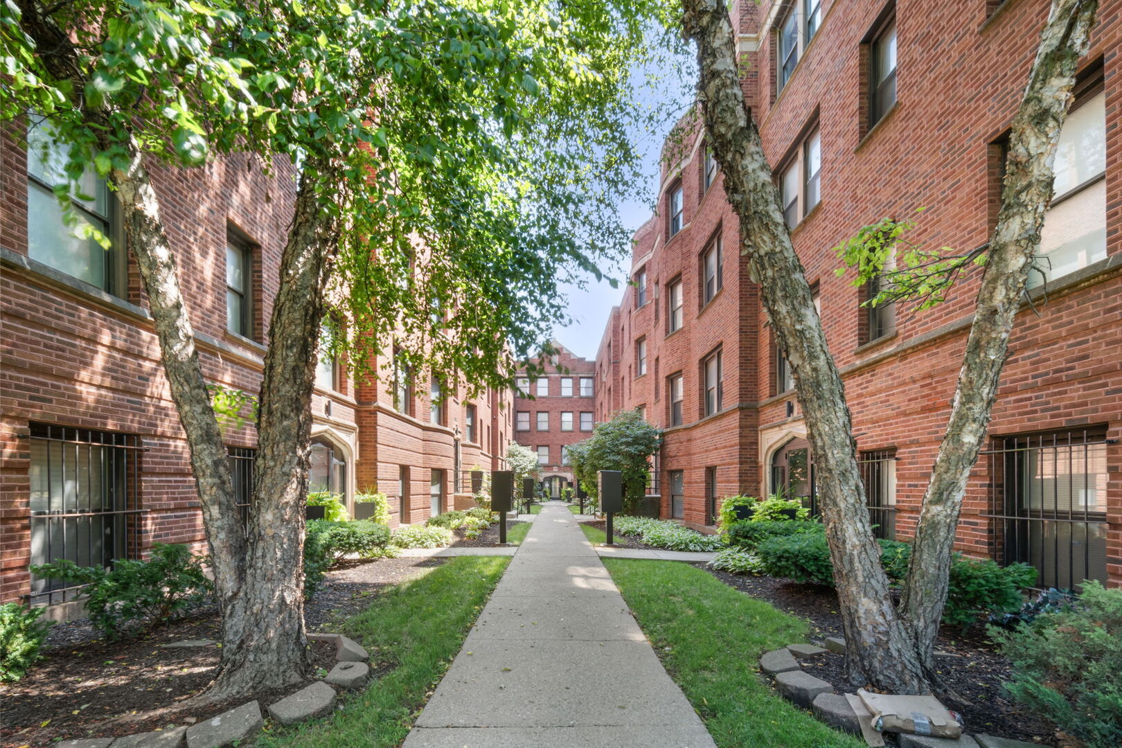 4523.5 S Drexel Boulevard 2W