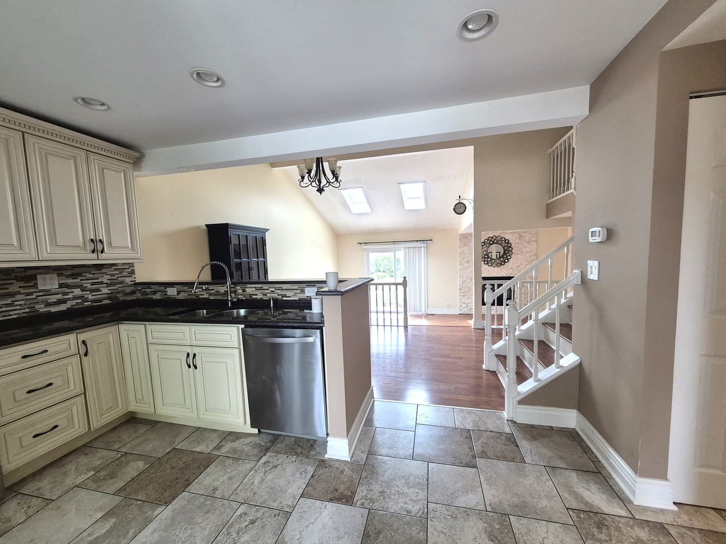 616 Claridge Circle