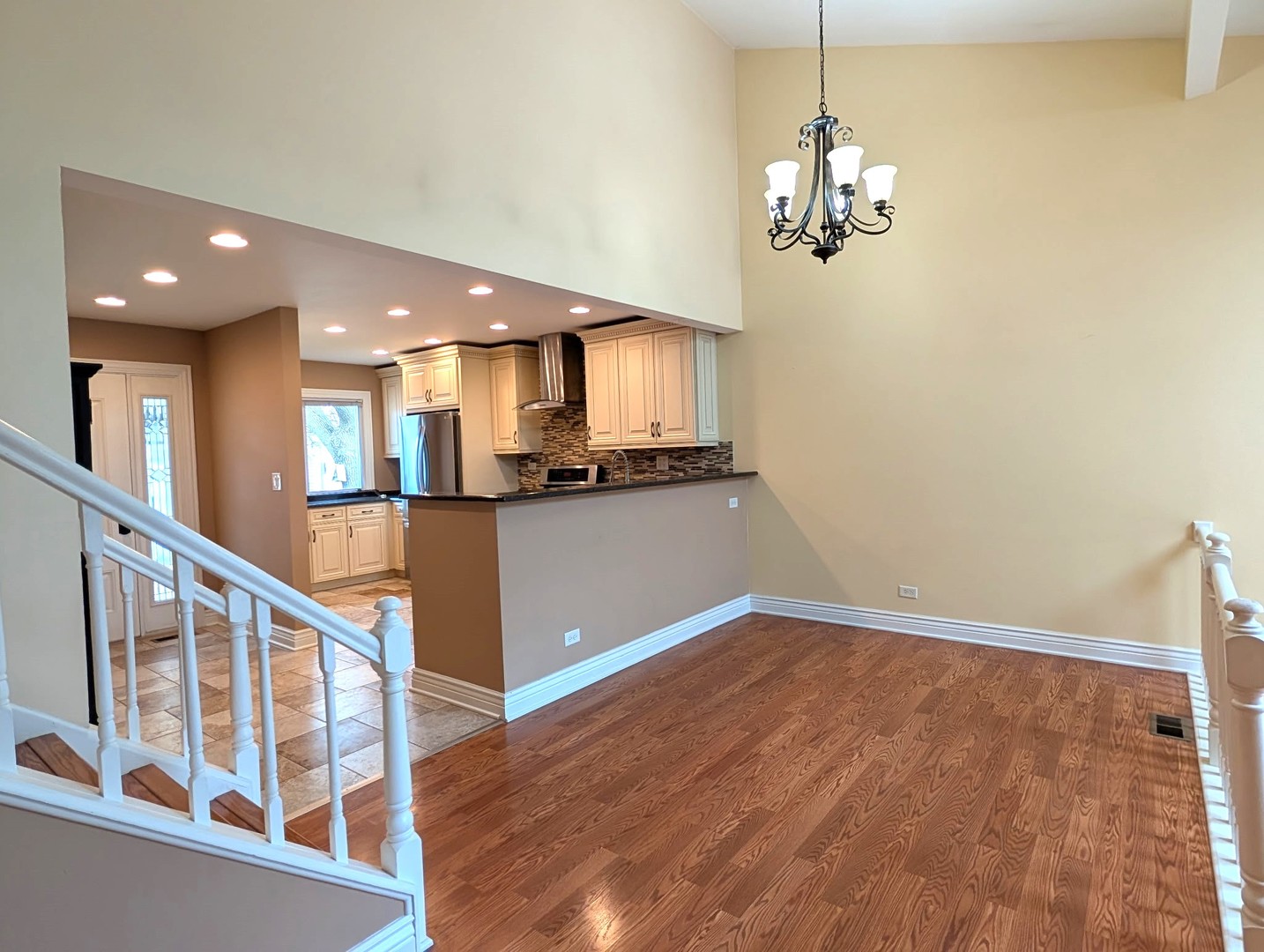 616 Claridge Circle