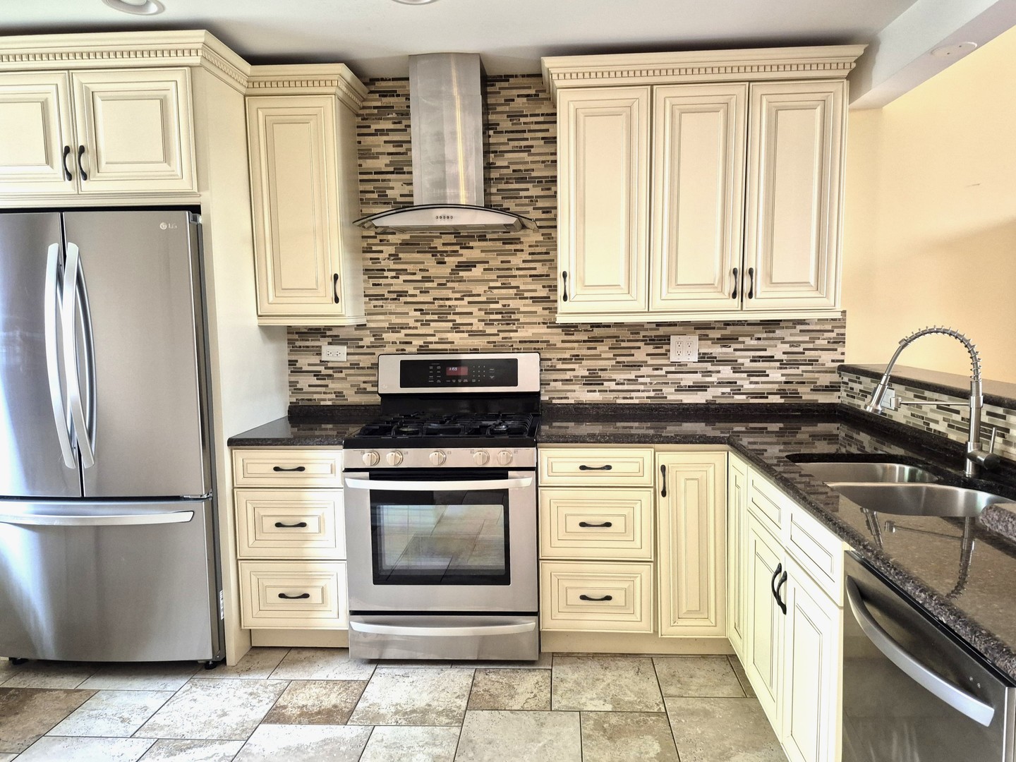 616 Claridge Circle
