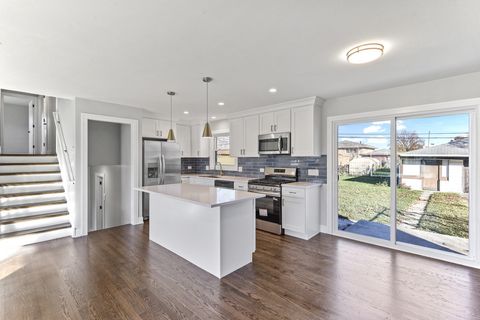 Tiny photo for 8409 Newland Avenue, Burbank, IL 60459 (MLS # 12508234)