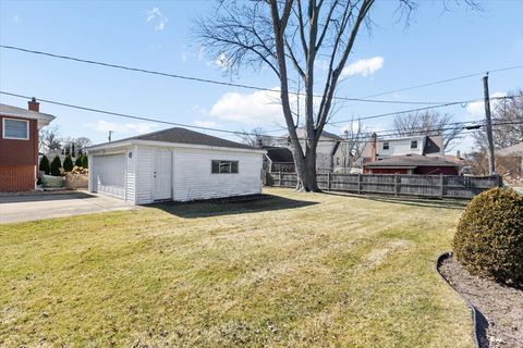 Tiny photo for 508 N Elmhurst Avenue, Mount Prospect, IL 60056 (MLS # 12576284)
