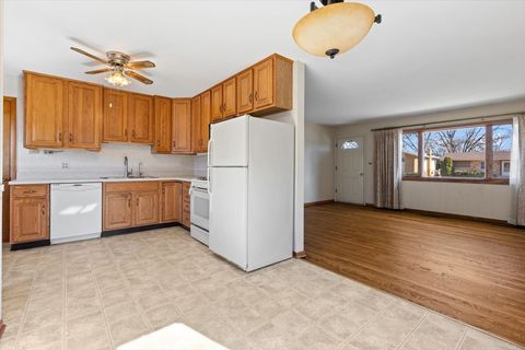 Tiny photo for 508 N Elmhurst Avenue, Mount Prospect, IL 60056 (MLS # 12576284)