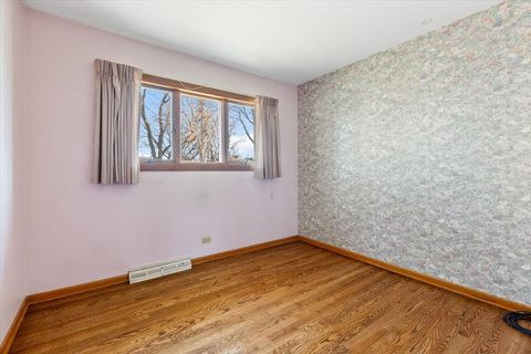 Tiny photo for 508 N Elmhurst Avenue, Mount Prospect, IL 60056 (MLS # 12576284)