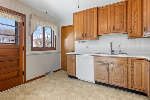 Tiny photo for 508 N Elmhurst Avenue, Mount Prospect, IL 60056 (MLS # 12576284)