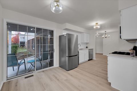 Tiny photo for 1785 Grosvenor Circle #A, Wheaton, IL 60189 (MLS # 12513151)