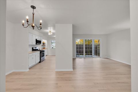 Tiny photo for 1785 Grosvenor Circle #A, Wheaton, IL 60189 (MLS # 12513151)