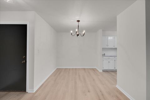 Tiny photo for 1785 Grosvenor Circle #A, Wheaton, IL 60189 (MLS # 12513151)