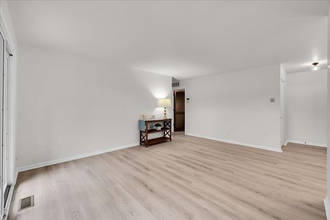 Tiny photo for 1785 Grosvenor Circle #A, Wheaton, IL 60189 (MLS # 12513151)