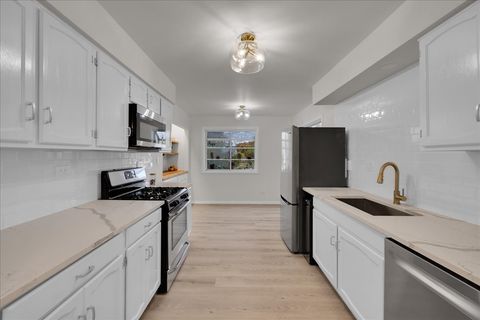 Tiny photo for 1785 Grosvenor Circle #A, Wheaton, IL 60189 (MLS # 12513151)