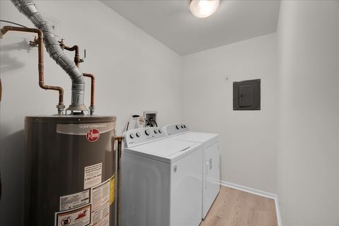 Tiny photo for 1785 Grosvenor Circle #A, Wheaton, IL 60189 (MLS # 12513151)