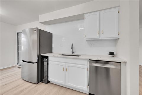 Tiny photo for 1785 Grosvenor Circle #A, Wheaton, IL 60189 (MLS # 12513151)