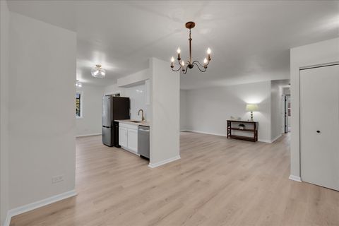 Tiny photo for 1785 Grosvenor Circle #A, Wheaton, IL 60189 (MLS # 12513151)