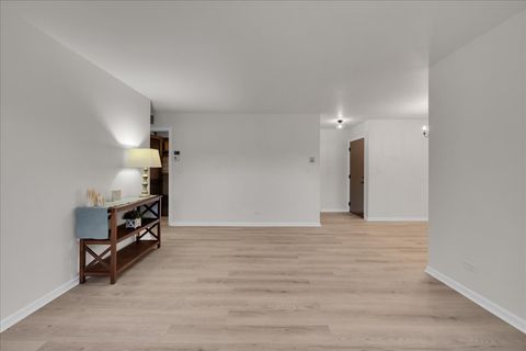 Tiny photo for 1785 Grosvenor Circle #A, Wheaton, IL 60189 (MLS # 12513151)