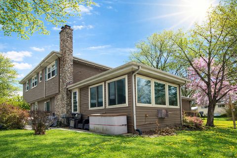 Tiny photo for 820 N Sanborn Drive, Palatine, IL 60074 (MLS # 12561347)