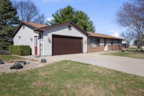 Tiny photo for 10 Pine Tree Court, Kewanee, IL 61443 (MLS # 12597291)