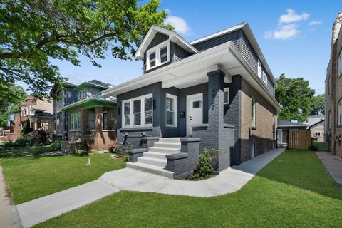Tiny photo for 4830 W Crystal Street, Chicago, IL 60651 (MLS # 12688791)