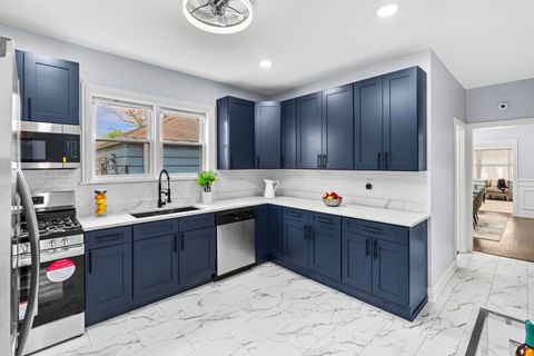 Tiny photo for 10151 S Avenue M, Chicago, IL 60617 (MLS # 12626806)