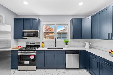 Tiny photo for 10151 S Avenue M, Chicago, IL 60617 (MLS # 12626806)