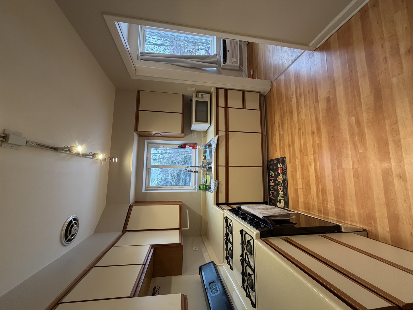 7400 N SHERIDAN Road 2A