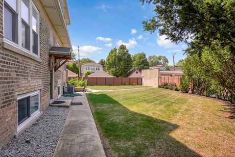 Tiny photo for 5838 N Sacramento Avenue, Chicago, IL 60659 (MLS # 12443890)