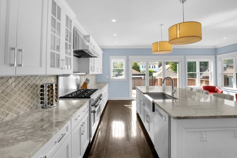 Tiny photo for 5838 N Sacramento Avenue, Chicago, IL 60659 (MLS # 12443890)