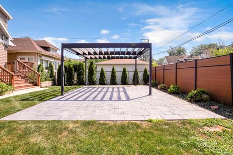 Tiny photo for 5838 N Sacramento Avenue, Chicago, IL 60659 (MLS # 12443890)