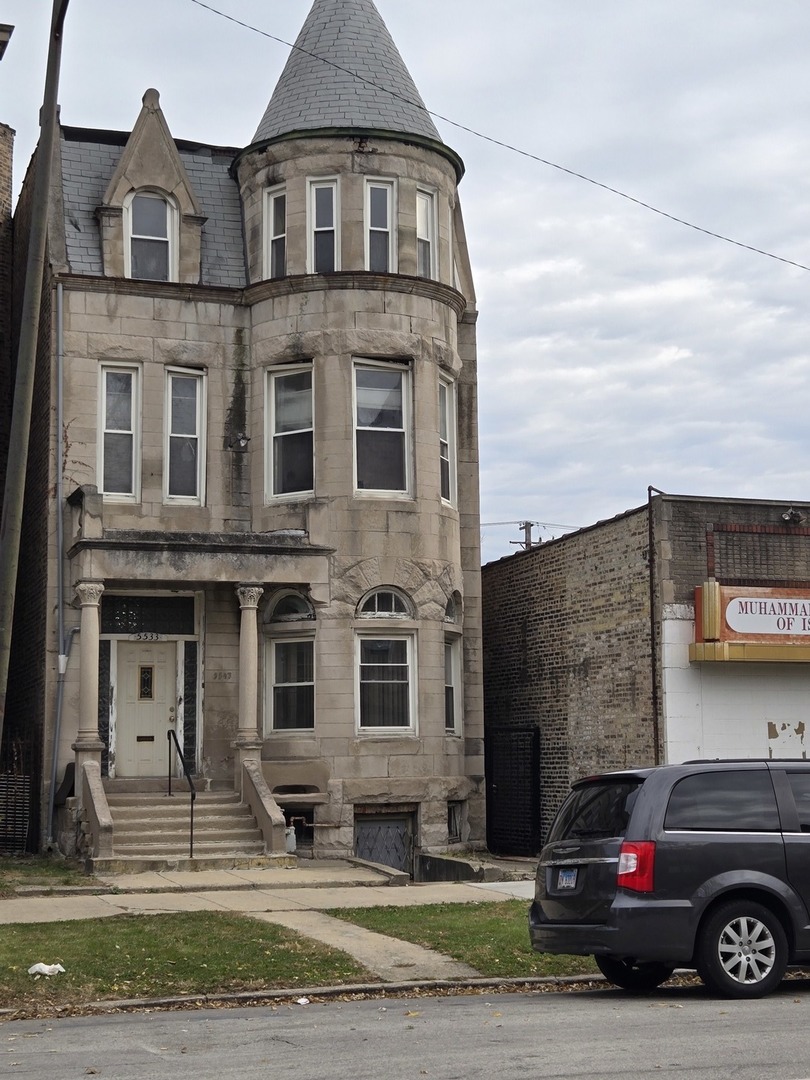 5533 S Michigan Avenue