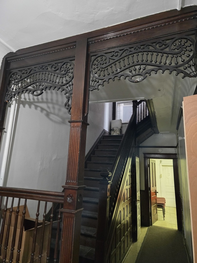 5533 S Michigan Avenue