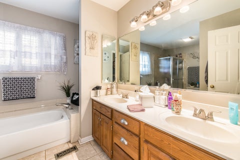 Tiny photo for 772 Red Oak Drive, Bartlett, IL 60103 (MLS # 12665113)
