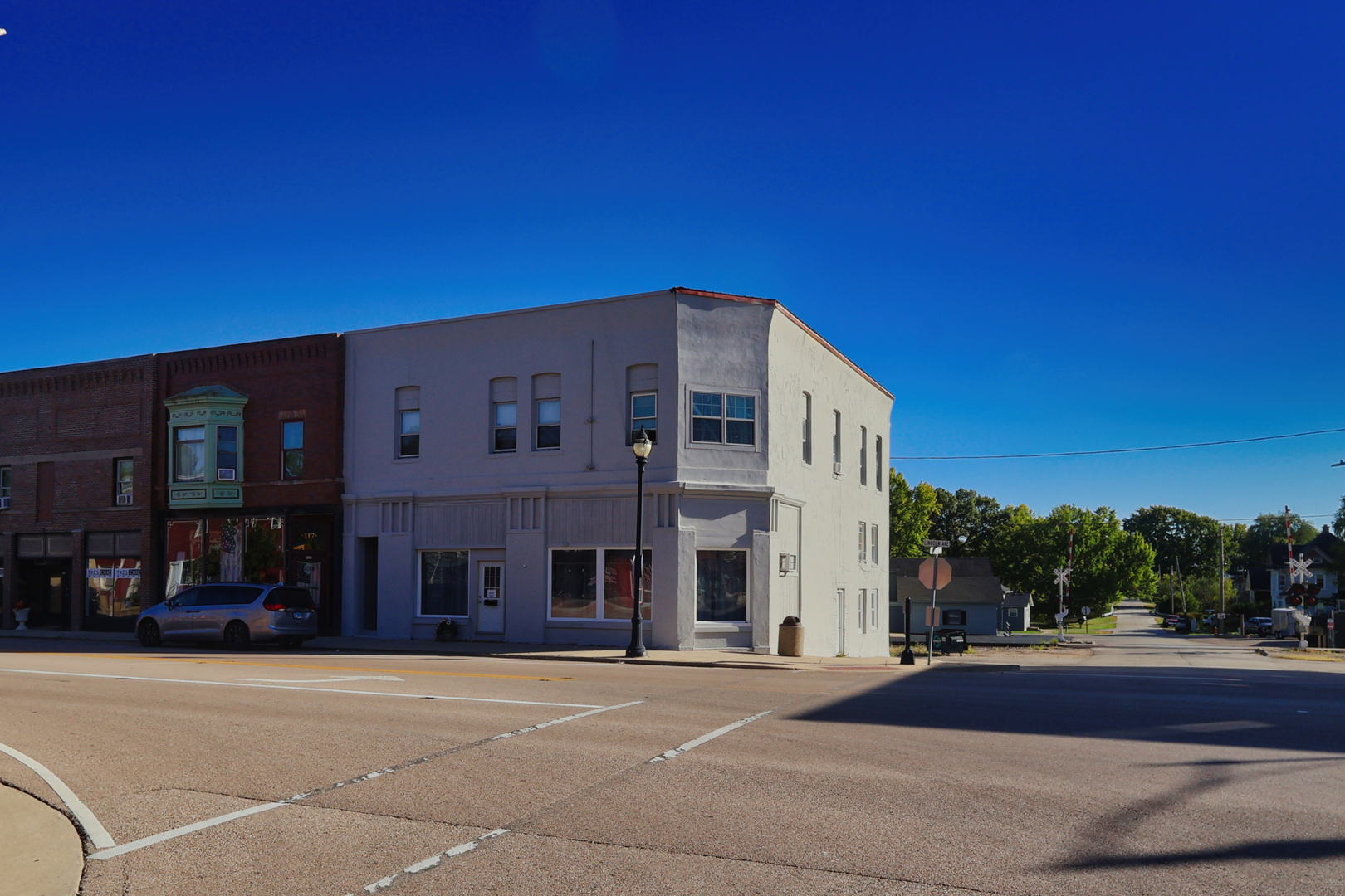 105 E Lincoln Avenue