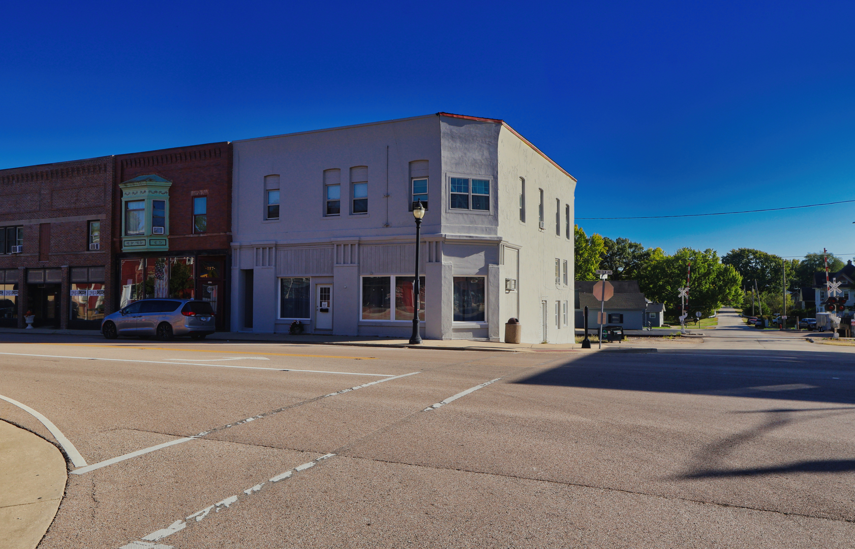105 E Lincoln Avenue
