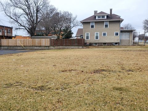 Tiny photo for 1612 5th Street, Peru, IL 61354 (MLS # 12586876)