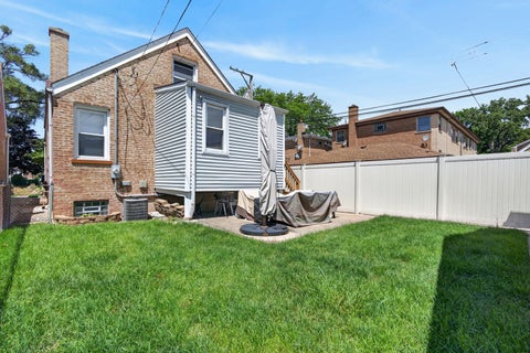 Tiny photo for 6365 N Mobile Avenue, Chicago, IL 60646 (MLS # 12681343)