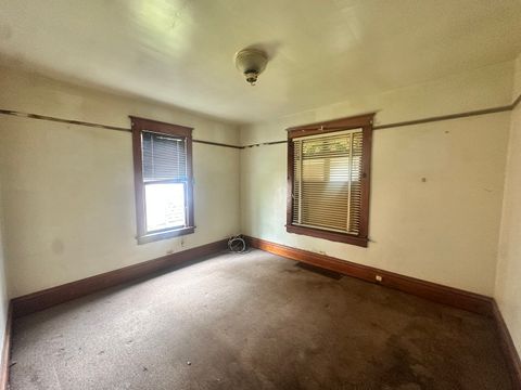 Tiny photo for 801 S Warren Street, Peoria, IL 61605 (MLS # 12351098)
