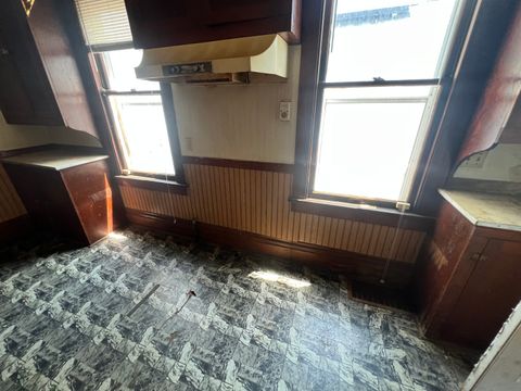 Tiny photo for 801 S Warren Street, Peoria, IL 61605 (MLS # 12351098)