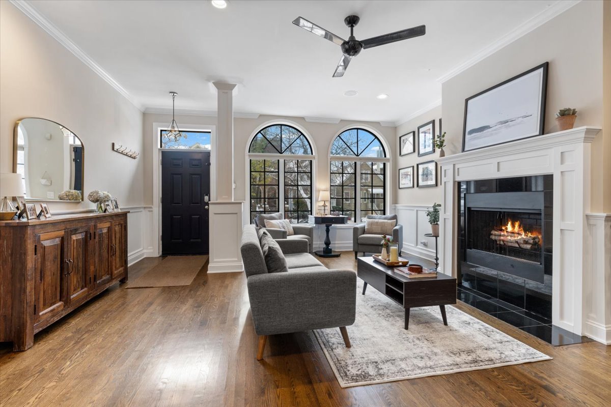 1920 W George Street